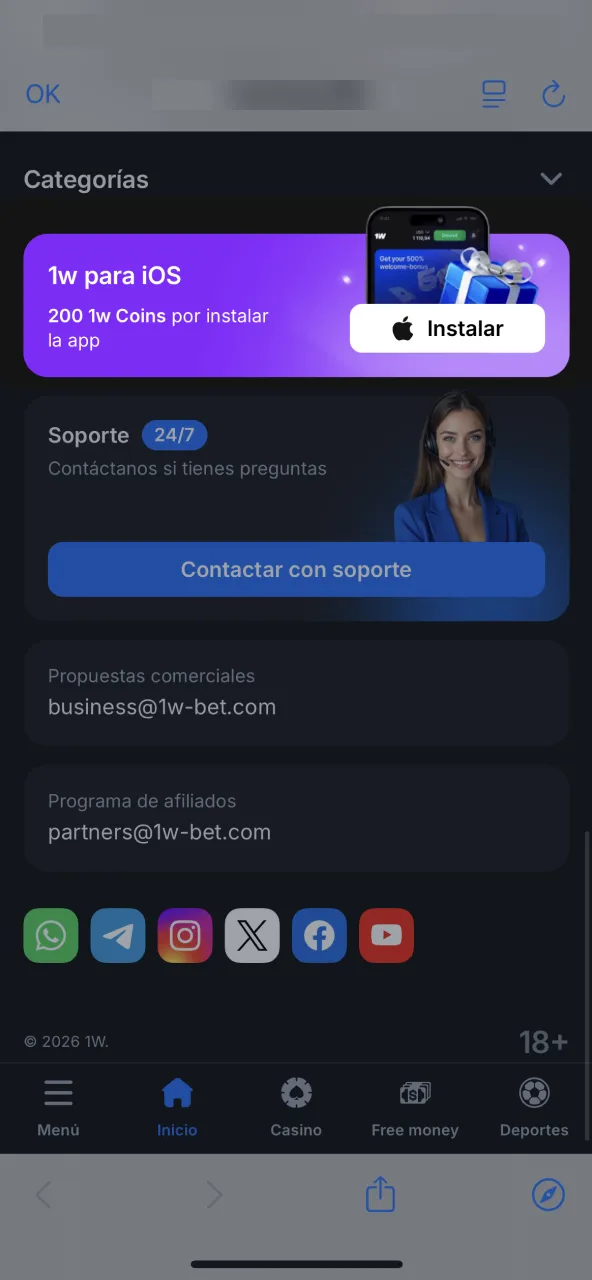Encuentra botón iOS en pie de página oficial de 1win.